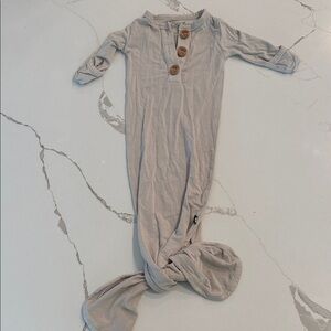 Kyte BABY “Oat” Knotted Gown with Wooden Buttons